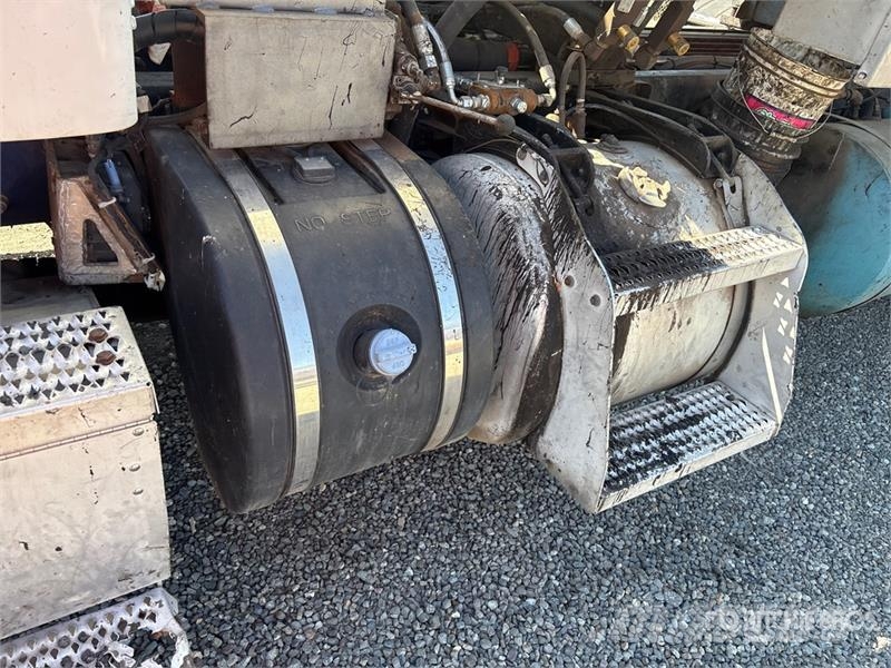 Peterbilt 579 6x4 Asphalt Distributor Truck Tovornjaki cisterne