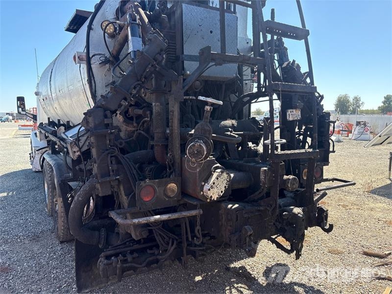 Peterbilt 579 6x4 Asphalt Distributor Truck Tovornjaki cisterne