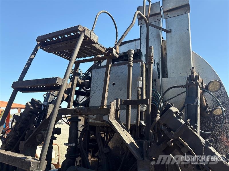 Peterbilt 579 6x4 Asphalt Distributor Truck Tovornjaki cisterne