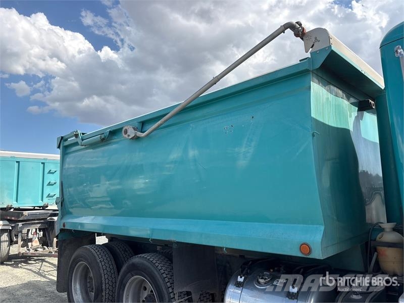 Peterbilt 579 6x4 T/A Dump Truck Pašizgāzējs