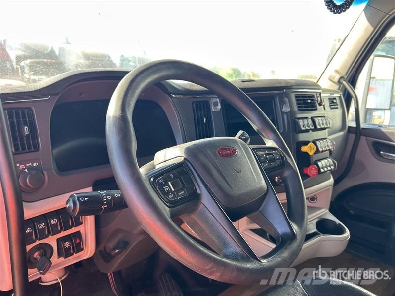 Peterbilt 6x4 T/A Sleeper Truck Tractor Sattelzugmaschinen