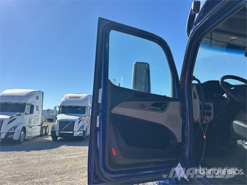 Peterbilt 6x4 T/A Sleeper Truck Tractor Sattelzugmaschinen