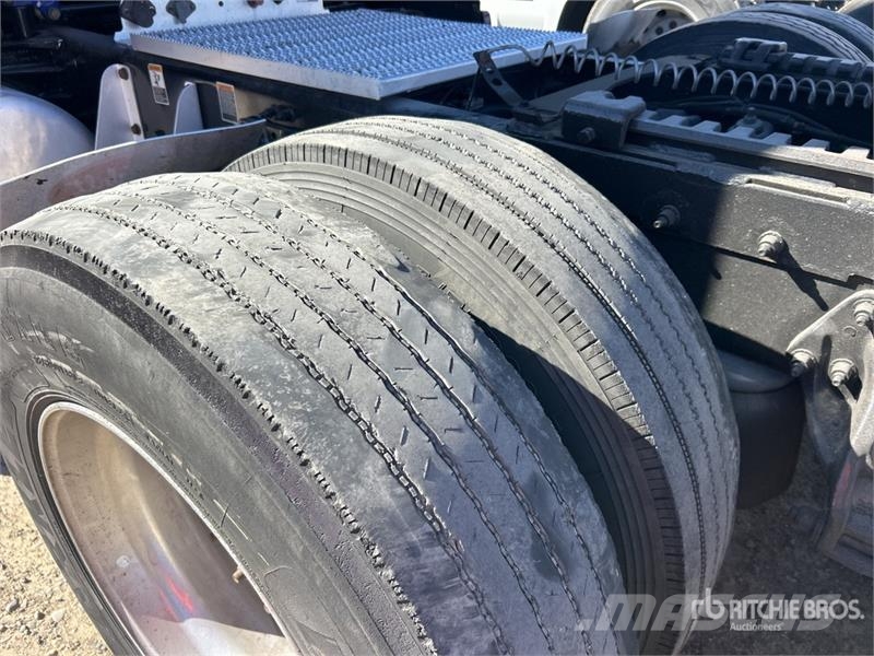 Peterbilt 6x4 T/A Sleeper Truck Tractor Sattelzugmaschinen