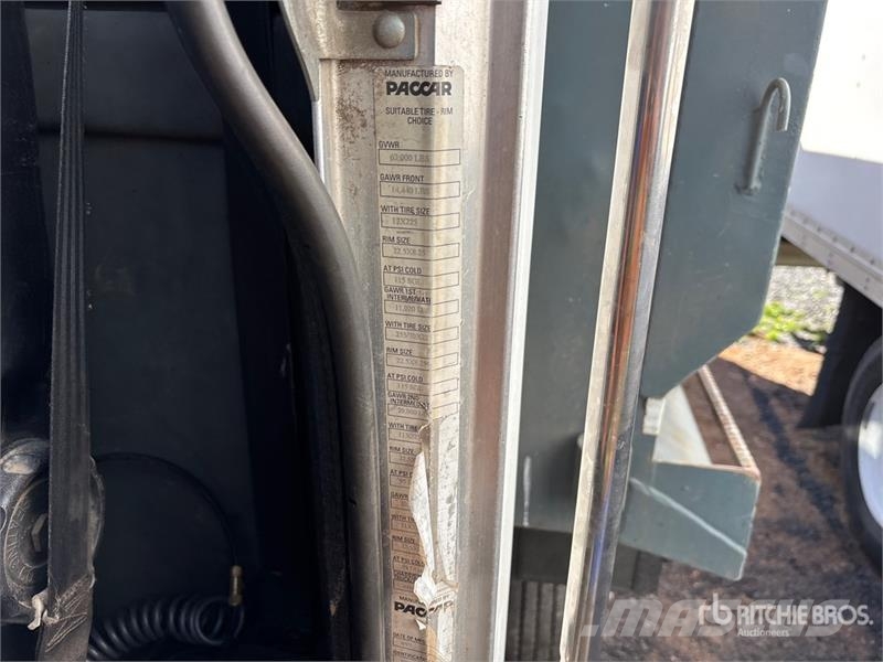 Peterbilt 8x4 T/A Dump Truck (Inoperable) Kiper tovornjaki