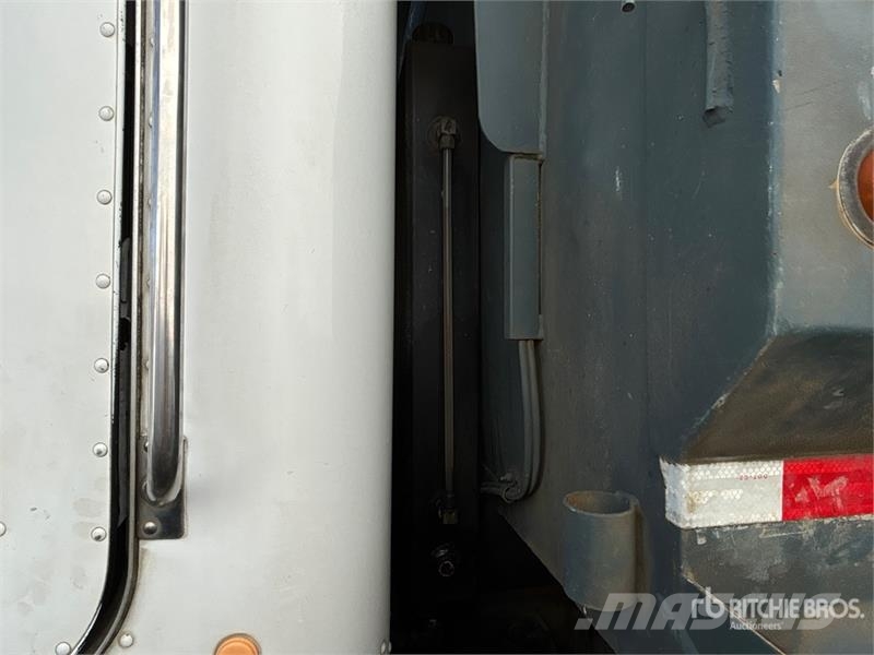 Peterbilt 8x4 T/A Dump Truck (Inoperable) Kiper tovornjaki