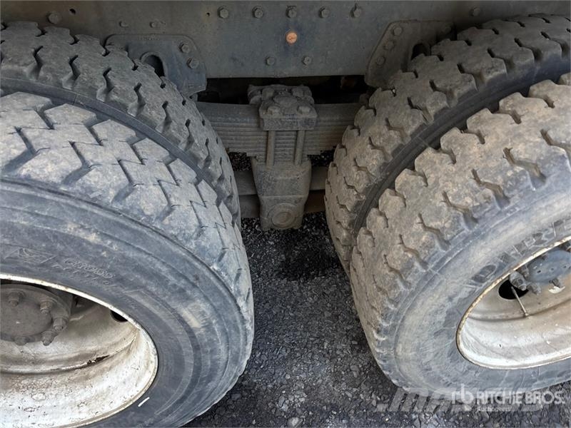 Peterbilt 8x4 T/A Dump Truck (Inoperable) Kiper tovornjaki
