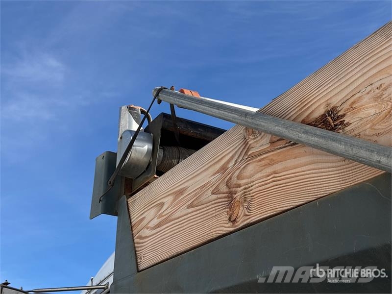 Peterbilt 8x4 T/A Dump Truck (Inoperable) Kiper tovornjaki
