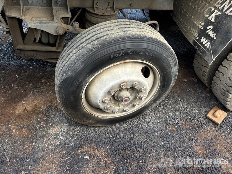 Peterbilt 8x4 T/A Dump Truck (Inoperable) Kiper tovornjaki