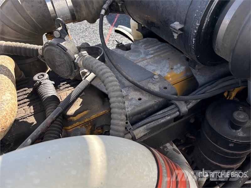 Peterbilt 8x4 T/A Dump Truck (Inoperable) Kiper tovornjaki