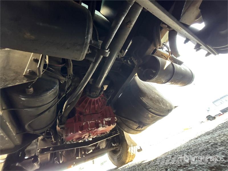Peterbilt 8x4 T/A Dump Truck (Inoperable) Kiper tovornjaki