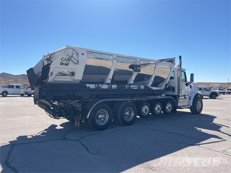 Peterbilt CAS FB22 Fat Boy on Peterbilt 567 12x4 Stone Spre ماكينات الحصاة والخرسانة