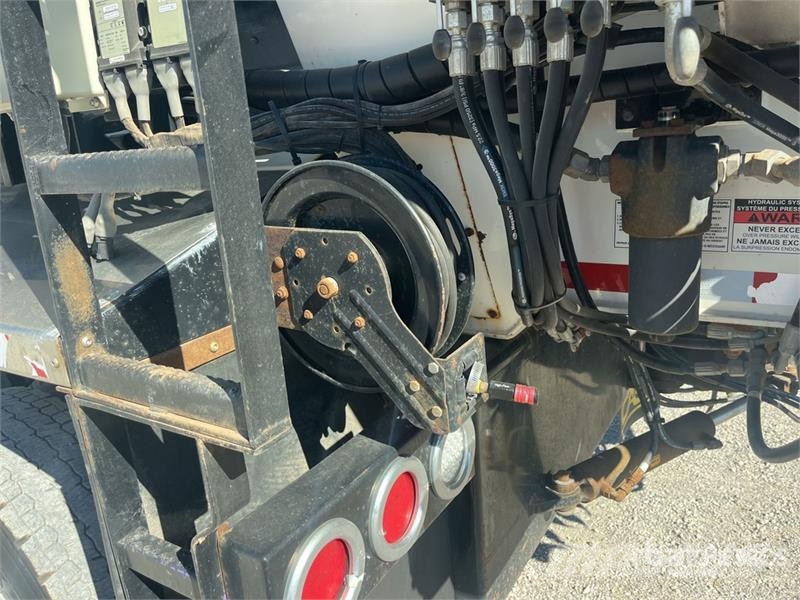 Peterbilt CAS FB22 Fat Boy on Peterbilt 567 12x4 Stone Spre ماكينات الحصاة والخرسانة