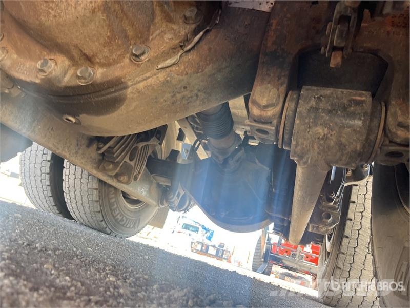 Peterbilt CAS FB22 Fat Boy on Peterbilt 567 12x4 Stone Spre ماكينات الحصاة والخرسانة