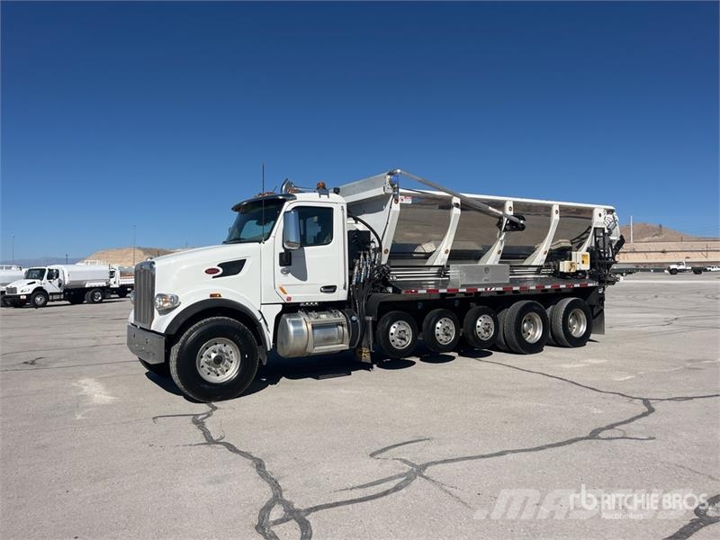 Peterbilt CAS FB22 Fat Boy on Peterbilt 567 12x4 Stone Spre ماكينات الحصاة والخرسانة