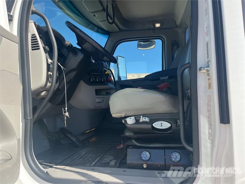 Peterbilt CAS FB22 Fat Boy on Peterbilt 567 12x4 Stone Spre ماكينات الحصاة والخرسانة