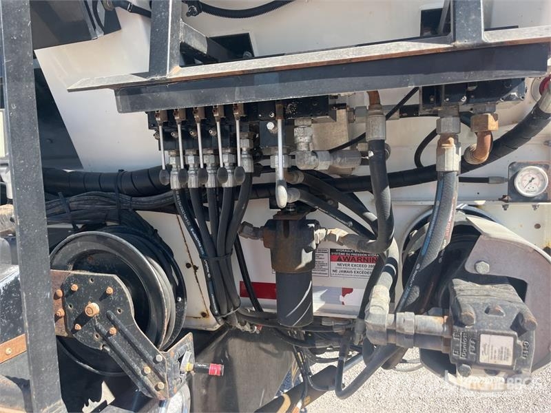 Peterbilt CAS FB22 Fat Boy on Peterbilt 567 12x4 Stone Spre ماكينات الحصاة والخرسانة