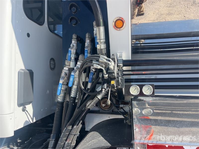 Peterbilt CAS FB22 Fat Boy on Peterbilt 567 12x4 Stone Spre ماكينات الحصاة والخرسانة