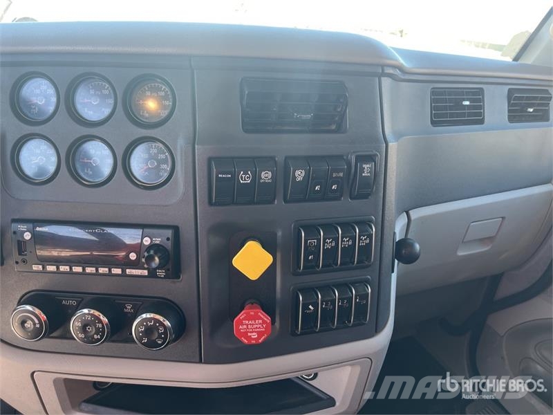 Peterbilt CAS FB22 Fat Boy on Peterbilt 567 12x4 Stone Spre ماكينات الحصاة والخرسانة