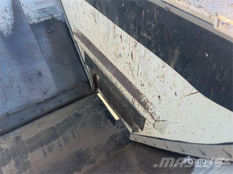 Peterbilt CAS FB22 Fat Boy on Peterbilt 567 12x4 Stone Spre ماكينات الحصاة والخرسانة