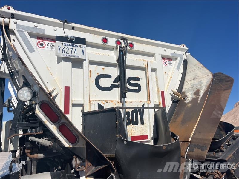 Peterbilt CAS FB22 Fat Boy on Peterbilt 567 12x4 Stone Spre ماكينات الحصاة والخرسانة