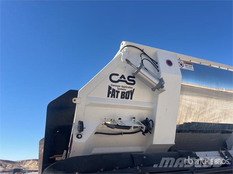 Peterbilt CAS FB22 Fat Boy on Peterbilt 567 12x4 Stone Spre ماكينات الحصاة والخرسانة