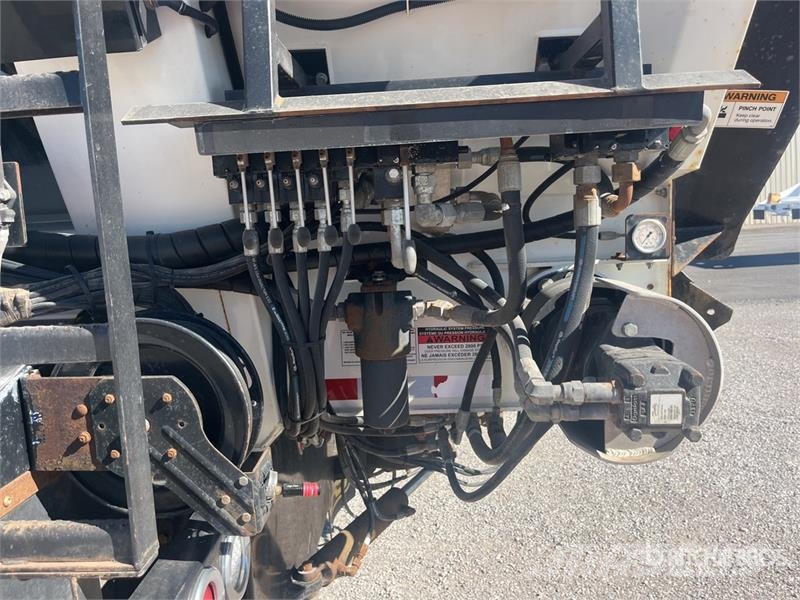 Peterbilt CAS FB22 Fat Boy on Peterbilt 567 12x4 Stone Spre ماكينات الحصاة والخرسانة