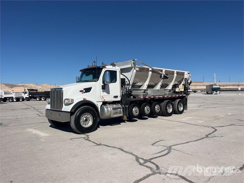 Peterbilt CAS FB22 Fat Boy on Peterbilt 567 12x4 Stone Spre ماكينات الحصاة والخرسانة