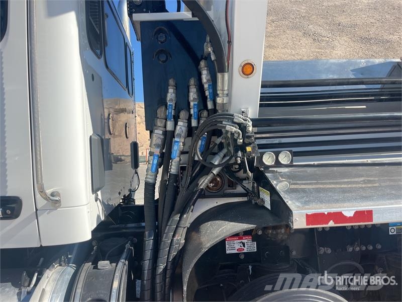 Peterbilt CAS FB22 Fat Boy on Peterbilt 567 12x4 Stone Spre ماكينات الحصاة والخرسانة