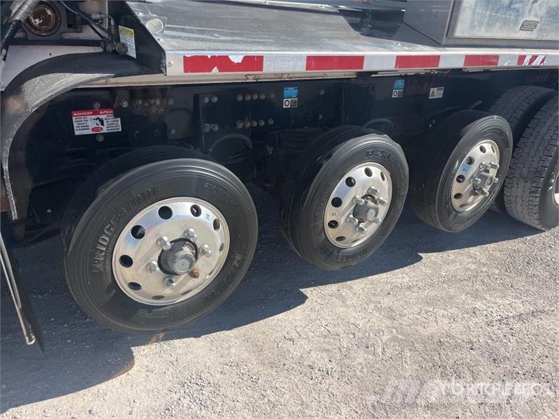Peterbilt CAS FB22 Fat Boy on Peterbilt 567 12x4 Stone Spre ماكينات الحصاة والخرسانة