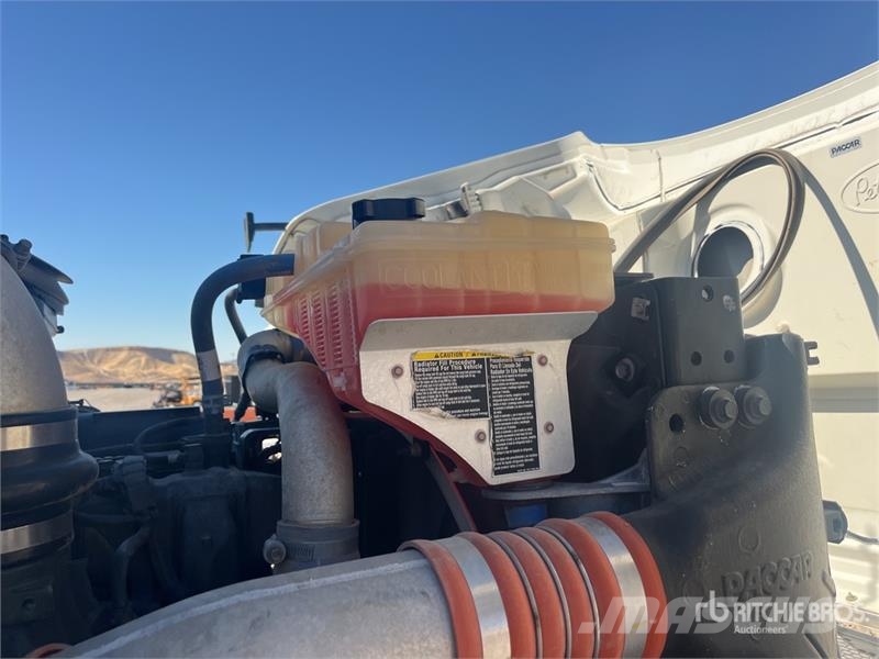 Peterbilt CAS FB22 Fat Boy on Peterbilt 567 12x4 Stone Spre ماكينات الحصاة والخرسانة