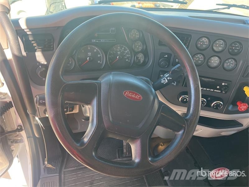 Peterbilt CAS FB22 Fat Boy on Peterbilt 567 12x4 Stone Spre ماكينات الحصاة والخرسانة