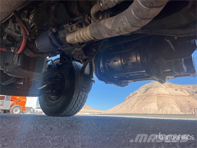 Peterbilt CAS FB22 Fat Boy on Peterbilt 567 12x4 Stone Spre ماكينات الحصاة والخرسانة