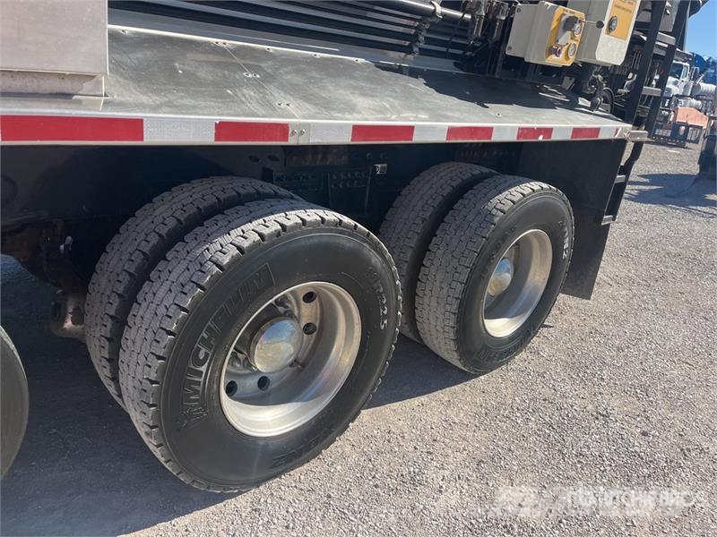 Peterbilt CAS FB22 Fat Boy on Peterbilt 567 12x4 Stone Spre ماكينات الحصاة والخرسانة