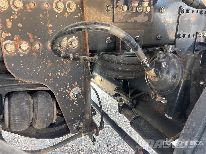 Peterbilt CAS FB22 Fat Boy on Peterbilt 567 12x4 Stone Spre ماكينات الحصاة والخرسانة