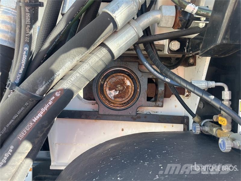 Peterbilt CAS FB22 Fat Boy on Peterbilt 567 12x4 Stone Spre ماكينات الحصاة والخرسانة