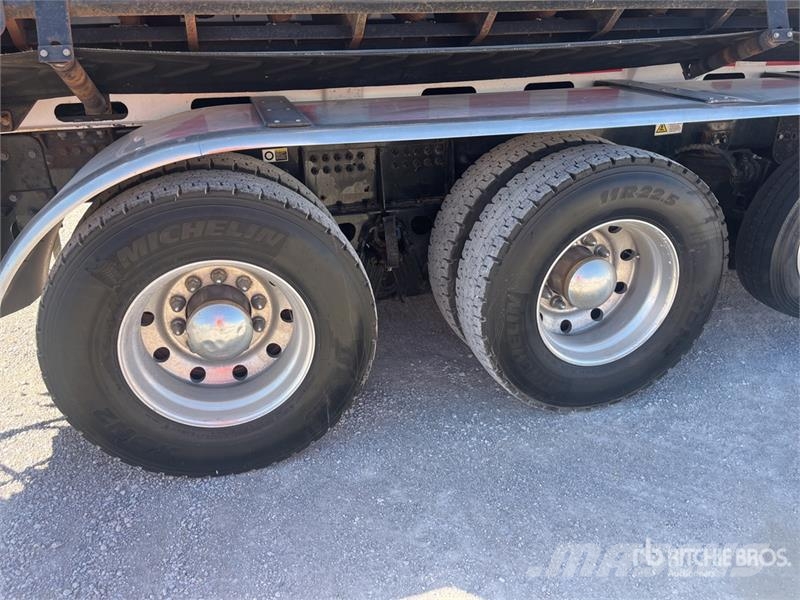 Peterbilt CAS FB22 Fat Boy on Peterbilt 567 12x4 Stone Spre ماكينات الحصاة والخرسانة