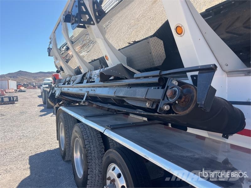 Peterbilt CAS FB22 Fat Boy on Peterbilt 567 12x4 Stone Spre ماكينات الحصاة والخرسانة