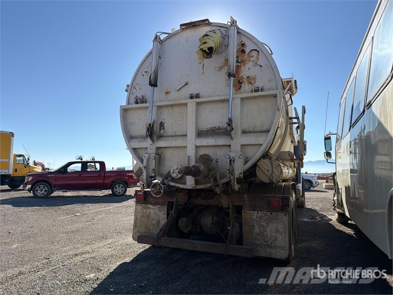 Peterbilt Products sucker on  Peterbilt 365 6x4 Vacuum Excav Vakuumski tovornjaki