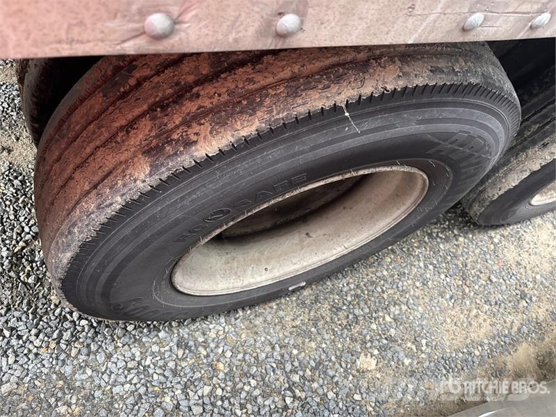 Pine Ridge 7311TP-S 53 ft x 102 in T/A Van Trailer Furgons
