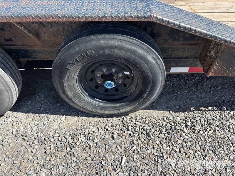PJ Trailers Trailers 14060 lb 20 ft T/A Tilt Deck Tra Plataformas bajas