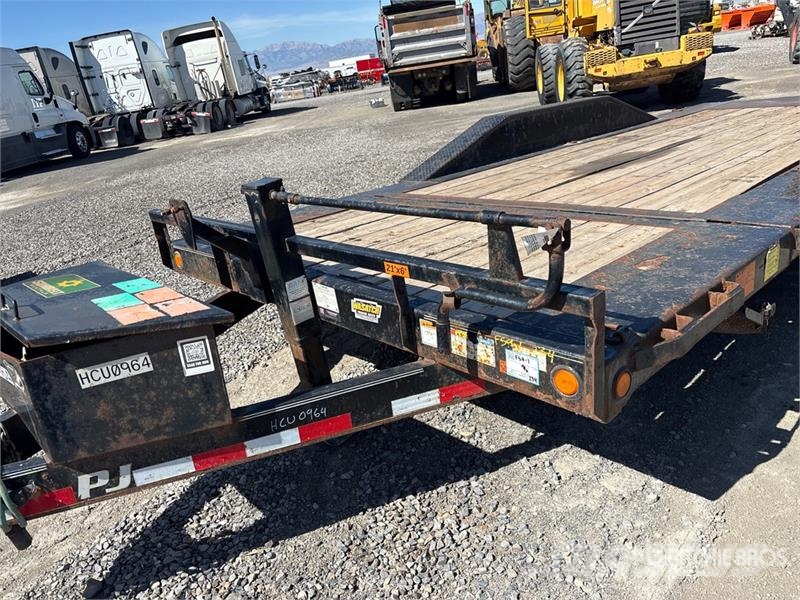 PJ Trailers Trailers 14060 lb 20 ft T/A Tilt Deck Tra Plataformas bajas