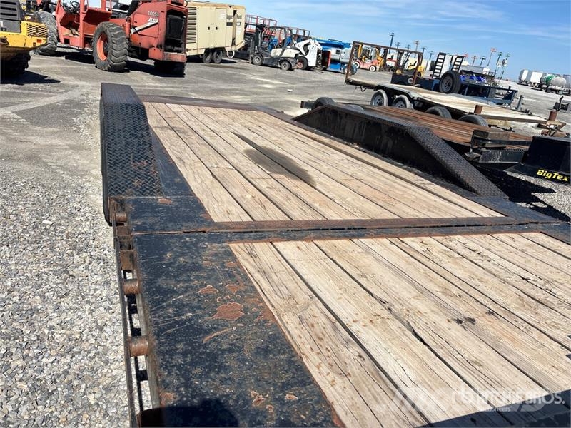 PJ Trailers Trailers 14060 lb 20 ft T/A Tilt Deck Tra Plataformas bajas