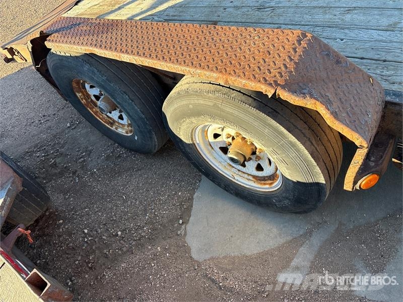 PJ Trailers Trailers 18 ft T/A Equipment Trailer Auto pārvadāšanas treileri