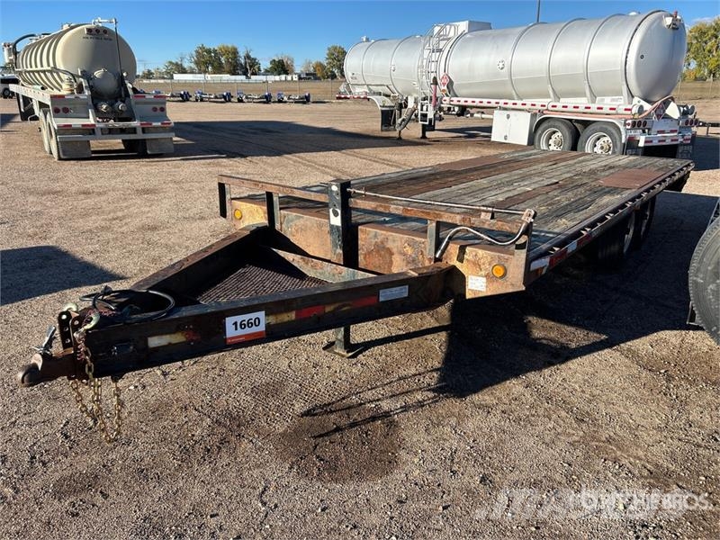PJ Trailers Trailers 20 ft T/A Equipment Trailer Oprijwagen