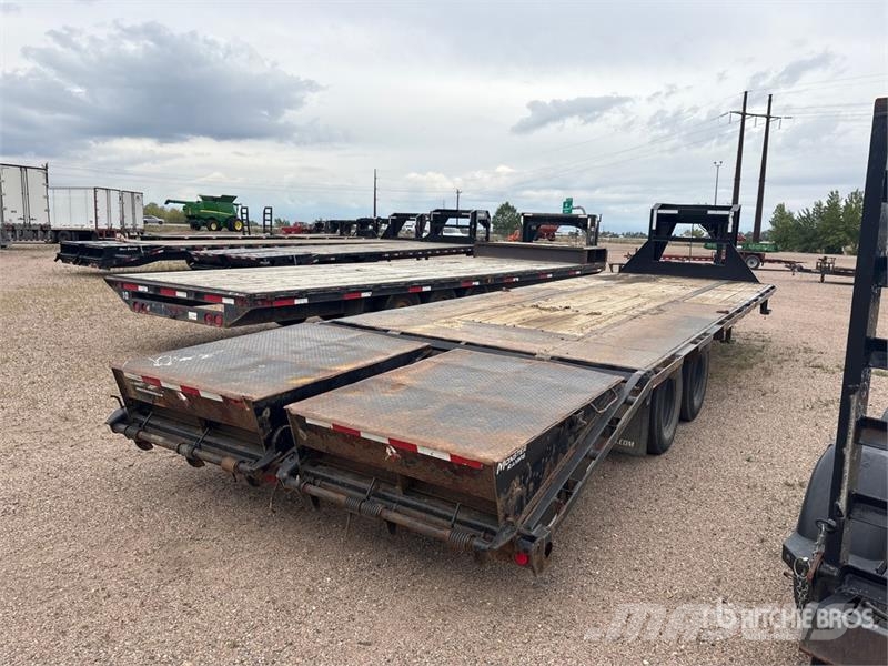 PJ Trailers Trailers 28 ft T/A Gooseneck Equipment Tr Prikolice za autotransportere
