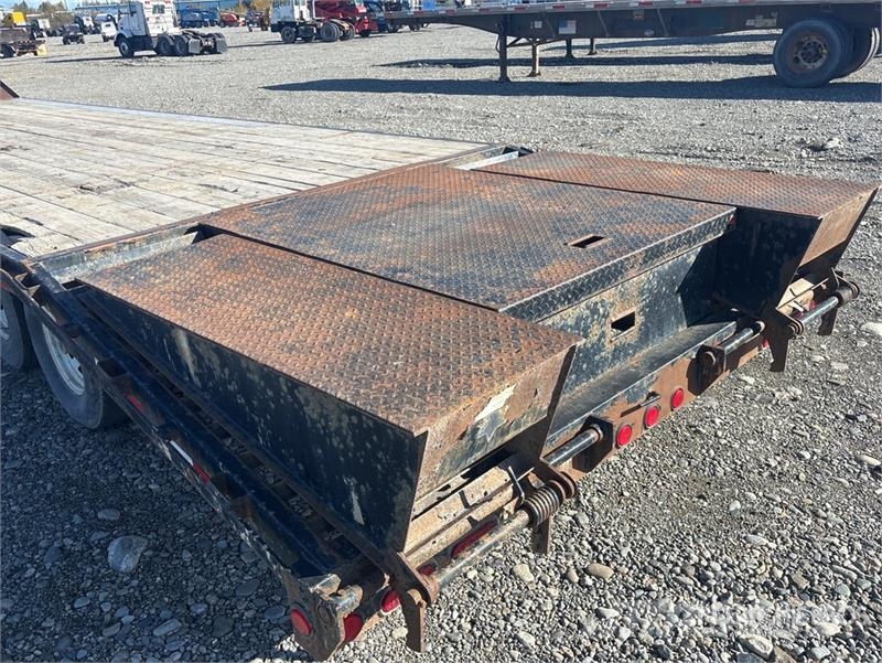 PJ Trailers Trailers 29 ft Tri/A Equipment Trailer Vehicle transport trailers