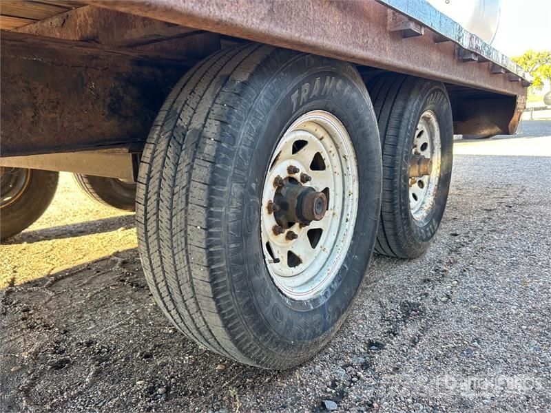 PJ Trailers Trailers 20 ft T/A Equipment Trailer Oprijwagen