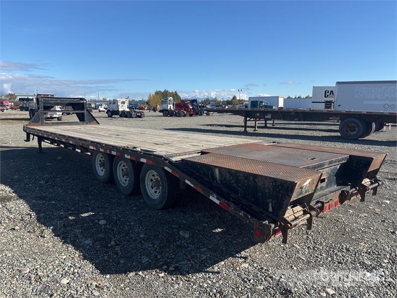 PJ Trailers Trailers 29 ft Tri/A Equipment Trailer Vehicle transport trailers