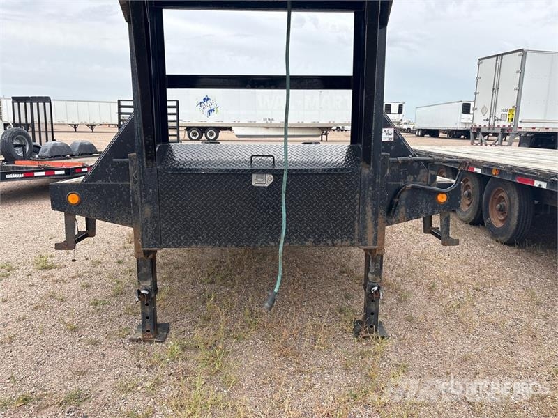 PJ Trailers Trailers 28 ft T/A Gooseneck Equipment Tr Prikolice za autotransportere