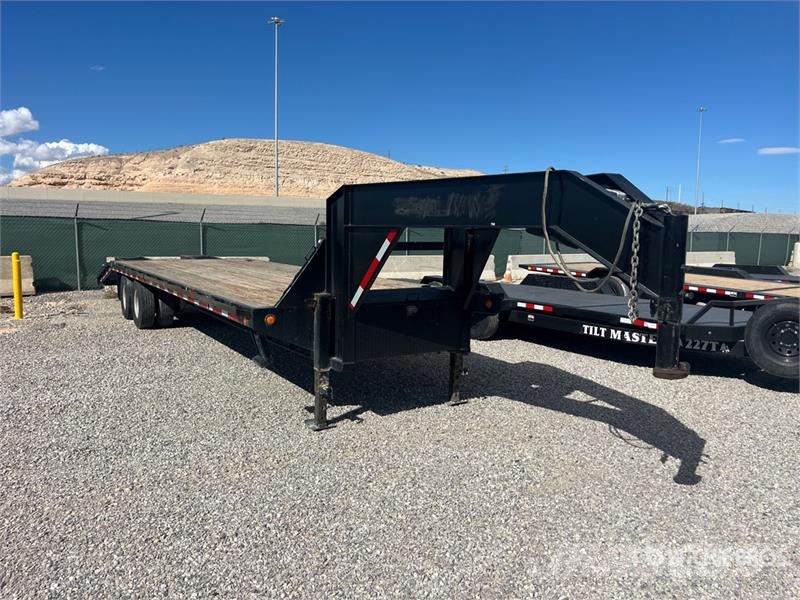 PJ Trailers Trailers 30 ft T/A Gooseneck Equipment Tr 車輛運輸拖車